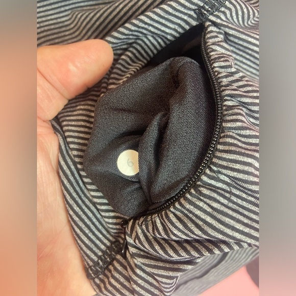 Lululemon Half Zip Pullover Striped Print ( Size 6) Color Black/Gray - Picture 9 of 12